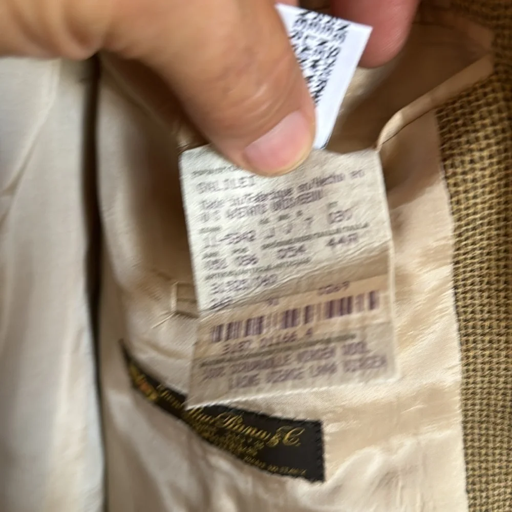 Hugo Boss 44R beautiful gold tone‎ 100% Virgin Wool